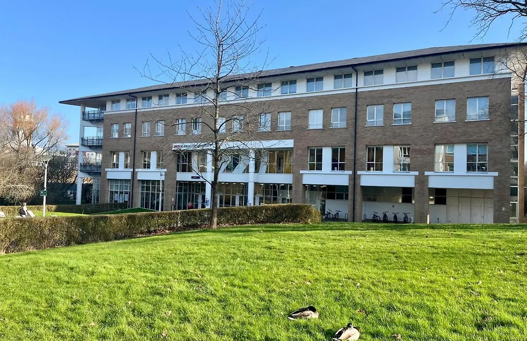 Guest Rooms At Lancaster University-1